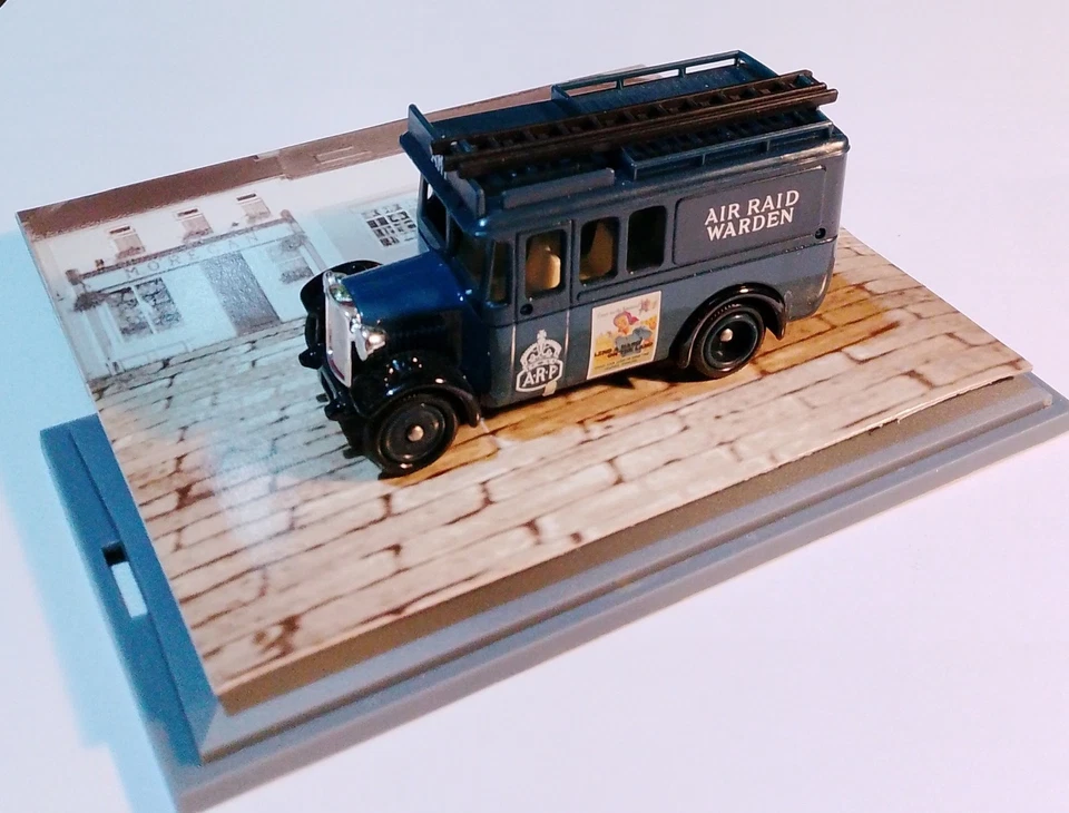 Lledo - Dennis Limousine "ARP Air Raid Warden" - boxed - Image 2 of 4