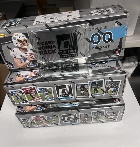 (1) 2021 DONRUSS FOOTBALL FACTORY SEALED COMPLETE SET w/5 CARD OPTIC HOLO RATED