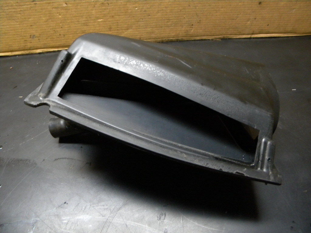 01 Ferrari 456 456m air duct for heating system 550 63200700