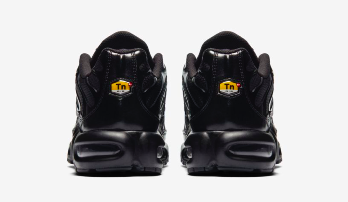 triple black air max tn