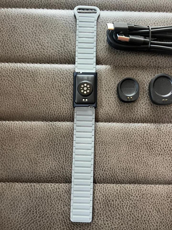 Amazfit Helio Strap Fitness Tracker Wristband, Black, Blue Band, Great Condition - Image 3 of 4