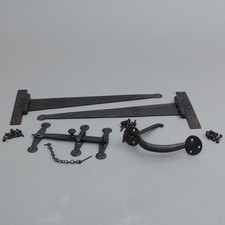 BEESWAX IRONMONGERY SETS - 18" HINGES & SUFFOLK LATCH HANDLE - RUSTIC - BLACK