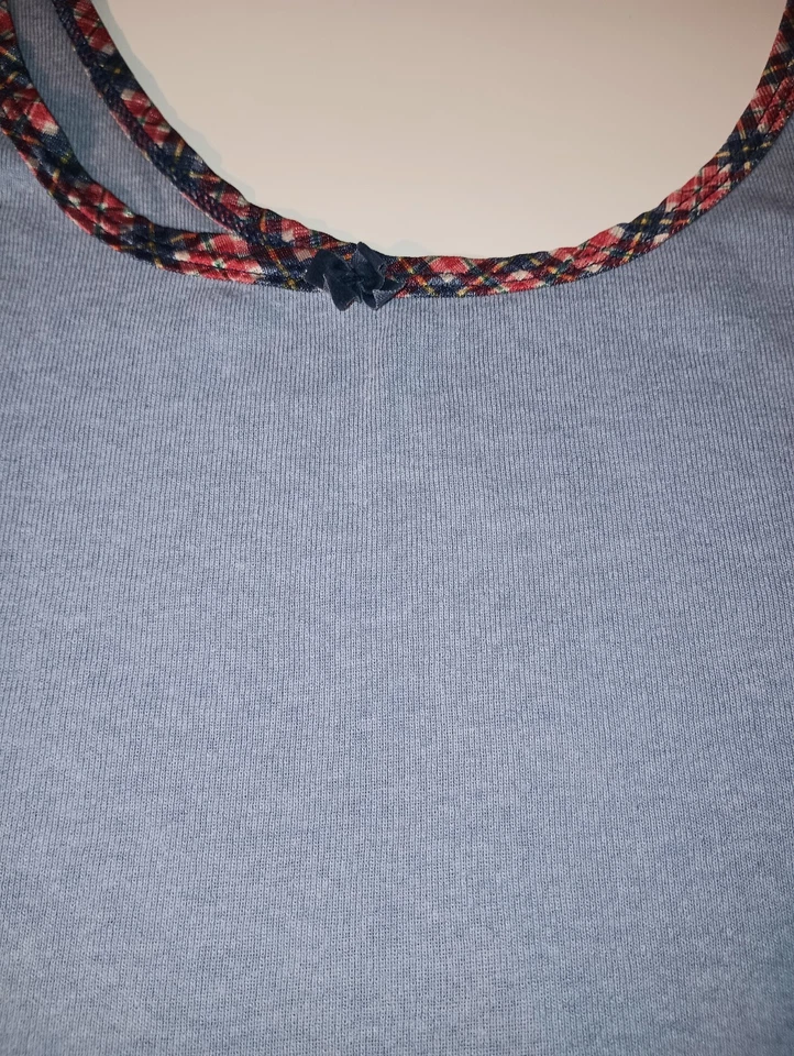 Camiseta sin mangas sin mangas azul pálido acanalada de guinga otoño a cuadros con lazo ✨ Foto 2 de 4