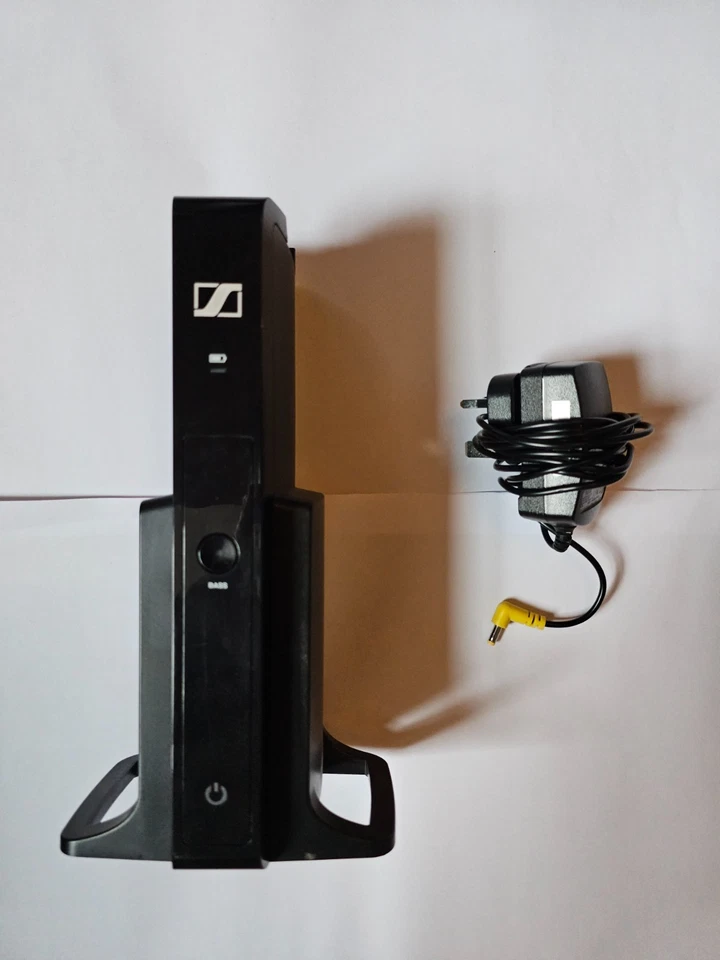 Sennheiser TR165 Wireless Headphones System with HDR 165 Headphones Tested, photo 2 of 5