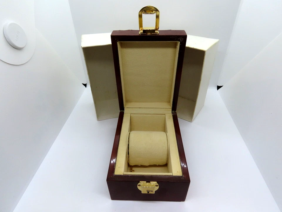 Gerald Genta Vintage Watch Box wooden Box with key - Image 2 of 4