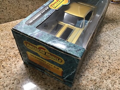 ERTL AMERICAN MUSCLE 1969 OLDSMOBILE 4-4-2 W30 GOLD 1:18 - NEAR