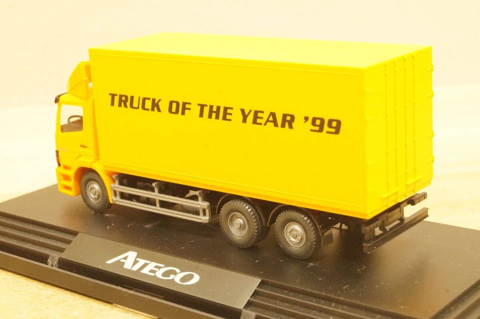 Ho 1:87 WIKING Werbemodell Mercedes Atego 2528 Festkoffer " Camion Of ' Year 99 - Immagine 4 di 4