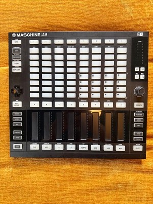 Native Instruments MASCHINE JAM Production and Sequencing Instrument - 23848