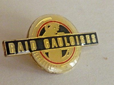 pin's pins badge. auto Rallye Raid Gauloises tab 1