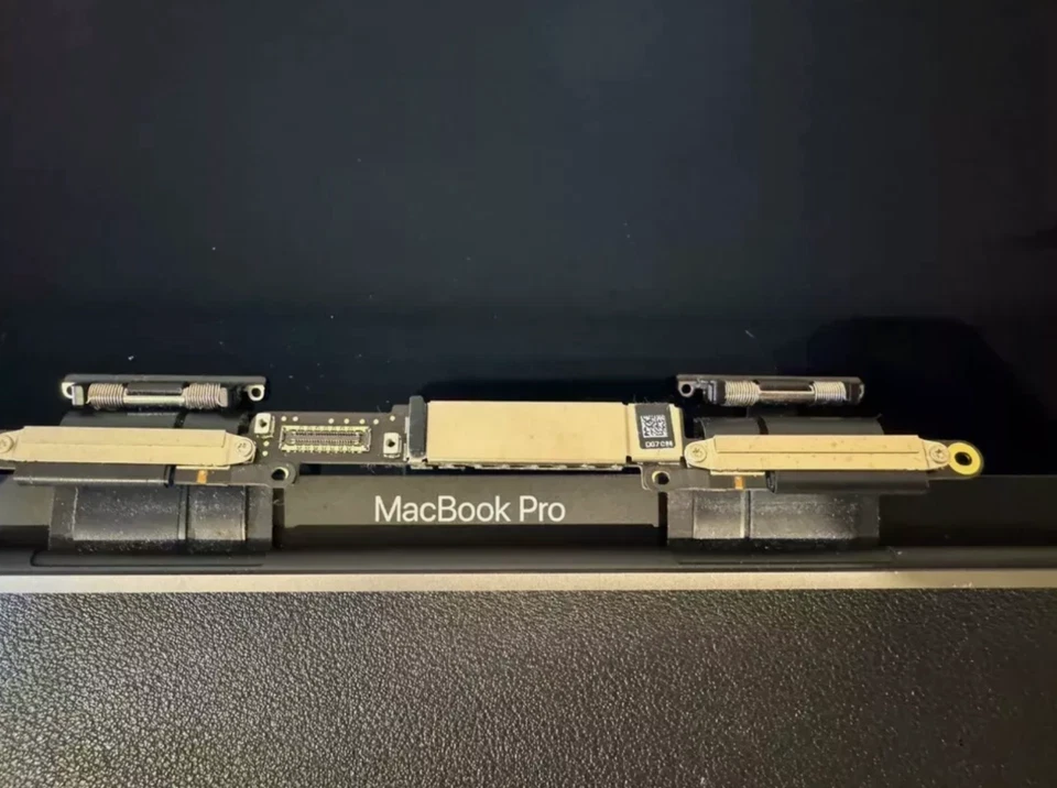 Genuine Apple LCD Screen Assembly 16inch MacBook Pro A2141 2019 Replacement Gray - Image 3 of 4