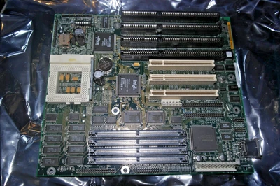 Intel Advanced/ZP Zappa socket 5 AT motherboard Triton i PCI ISA 256kb EDO - Image 1 of 4