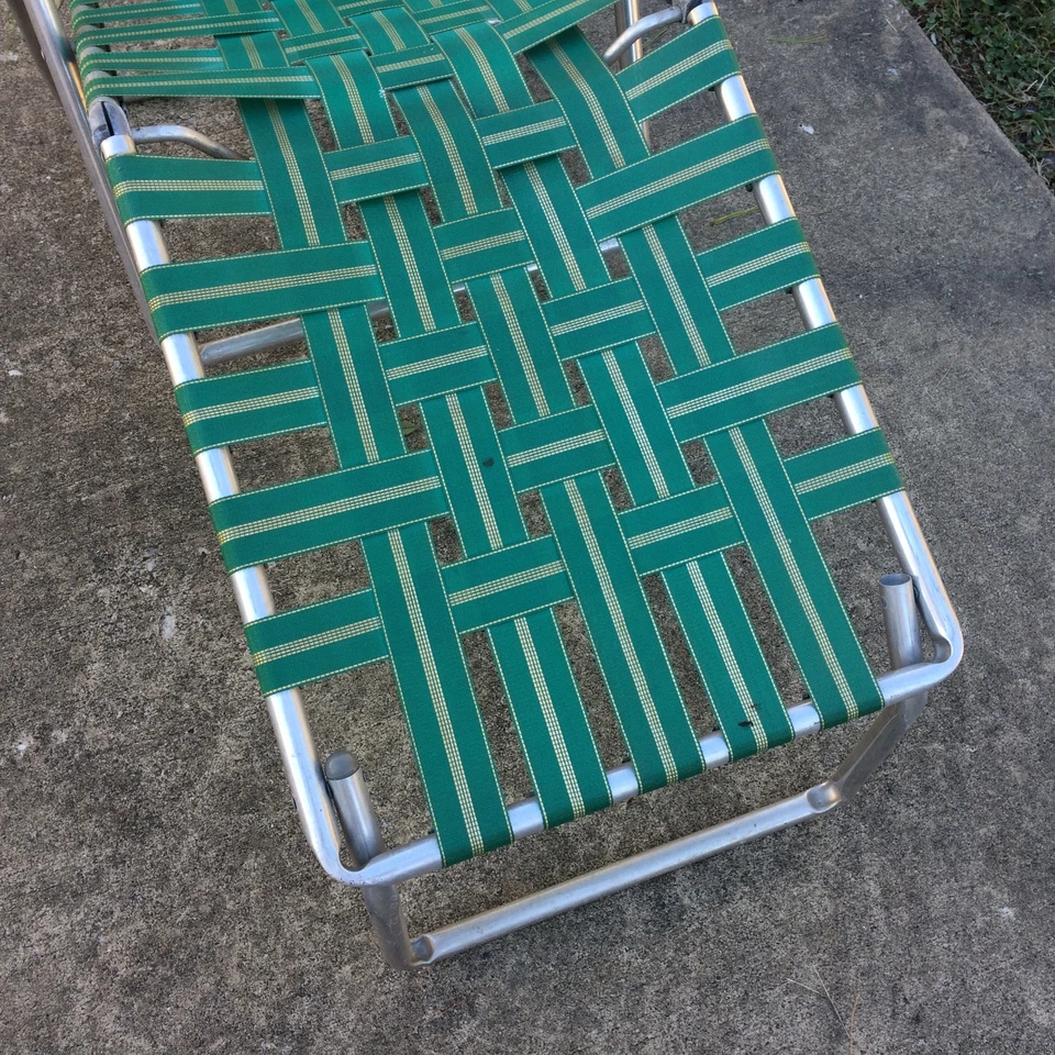 Silla de césped plegable verde MCM de mediados de siglo de metal vintage años 50 salón de persecución playa Foto 3 de 4