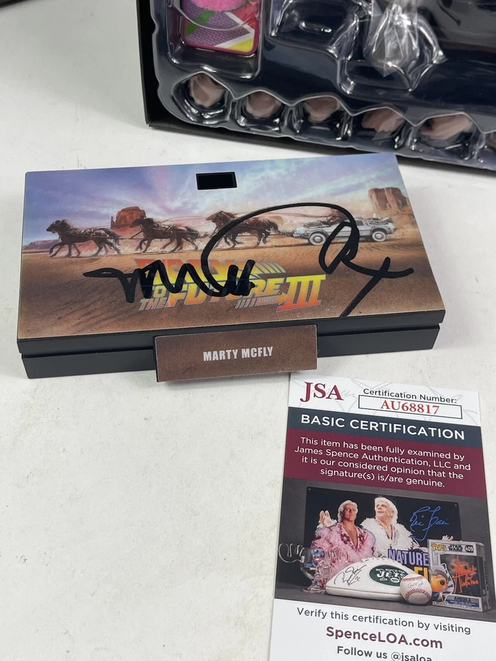 Figura Hot Toys 1/6 Regreso al Futuro Parte III Firmada por Michael J. Fox JSA Foto 3 de 4