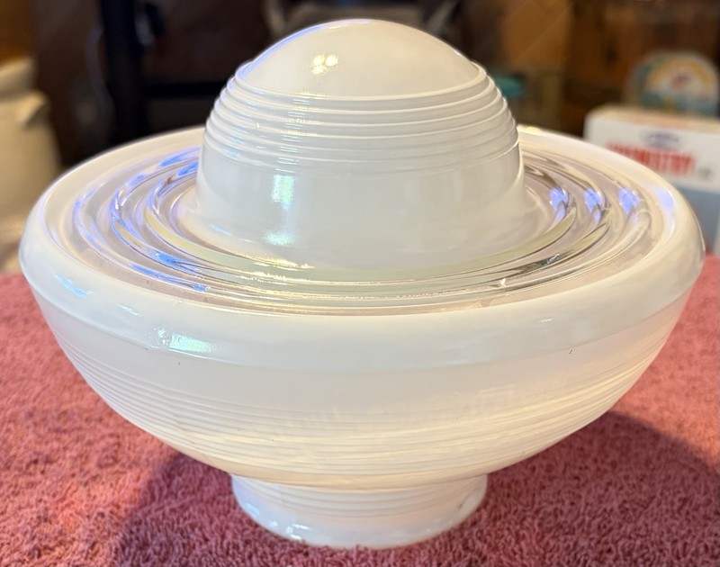 ANTIQUE VINTAGE 40s-50s DECO UFO STYLE LIGHT, LAMP GLOBE SHADE 7" X 5 1/2" CUTE