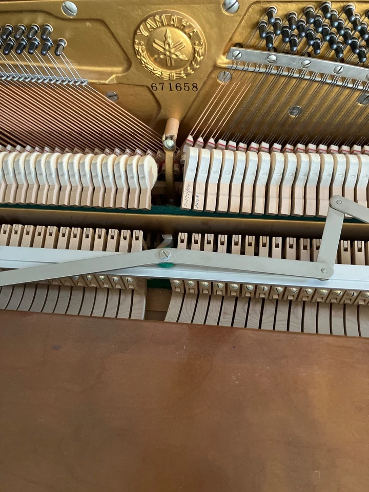 Piano vertical Yamaha 671658 - Imagem 3 de 4