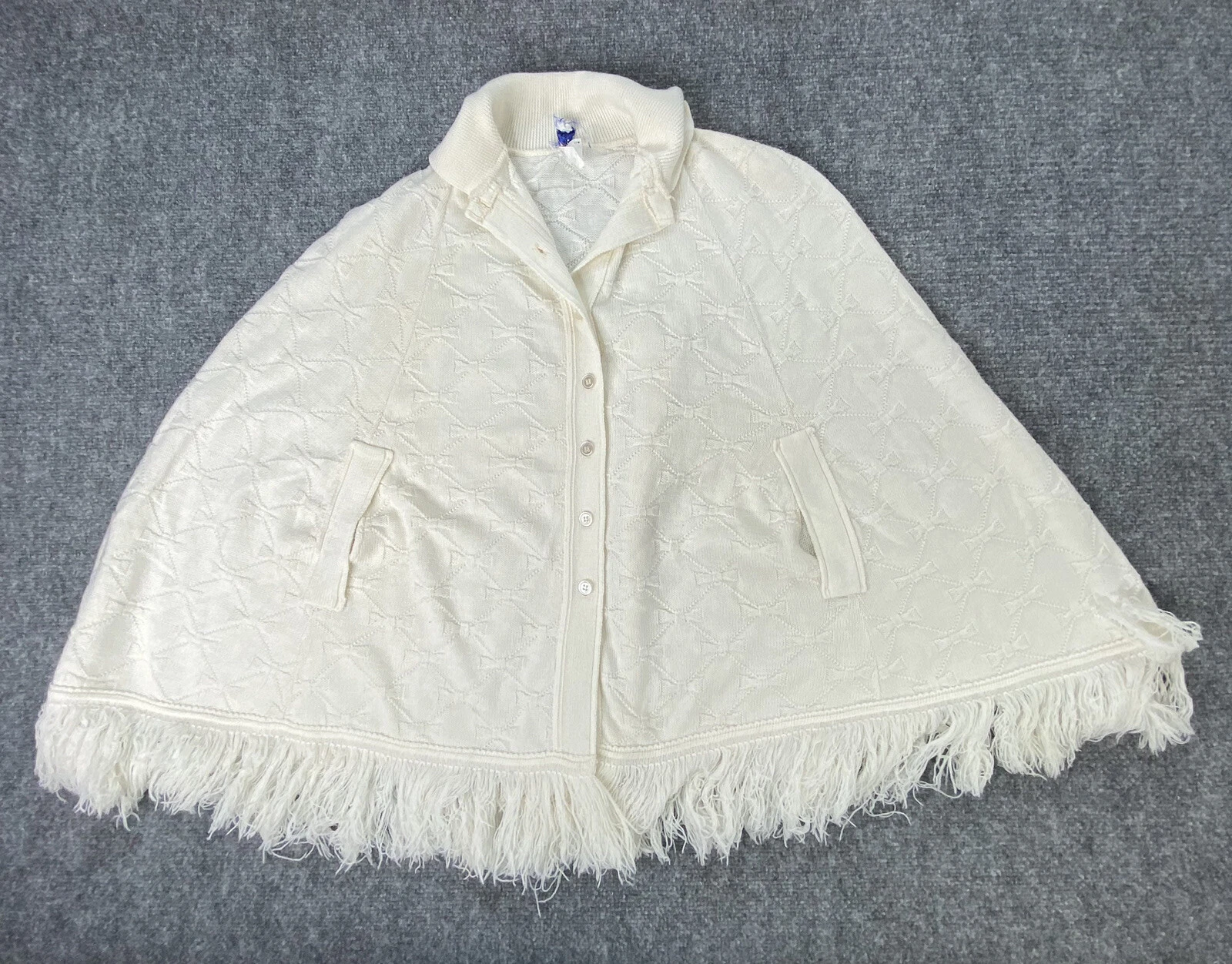 60s 70s Penrose Knitwear Wintuk Orlon Fringe Cape Poncho White Boho Festival VTG