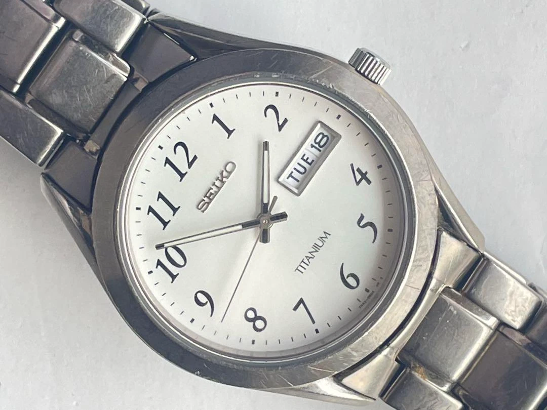 SEIKO セイコー TITANIUM 7N43-0AN0 クォーツ 腕時計 SEIKO Titanium 7N43-0AN0 Mens Quartz Watch Day Date 10BAR Silver