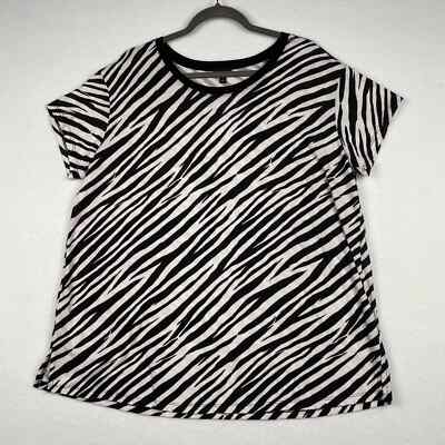Torrid Womens Zebra Boyfriend Tee T Shirt 1X 14-16 Short Sleeve Crewneck Top