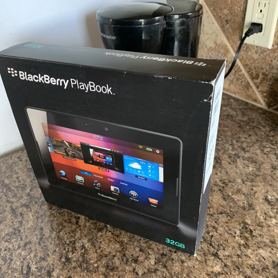 Brand New BlackBerry PlayBook 32GB, Wi-Fi, 7in Tablet eBook Reader - Black - Image 3 of 4