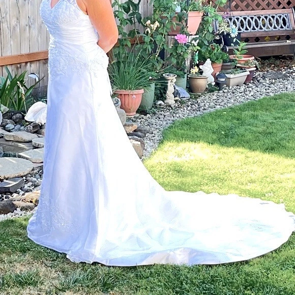 Vestido de novia Mori Lee Imperio Corsé Cuentas Halter Tren Talla 8 Alto Foto 3 de 4
