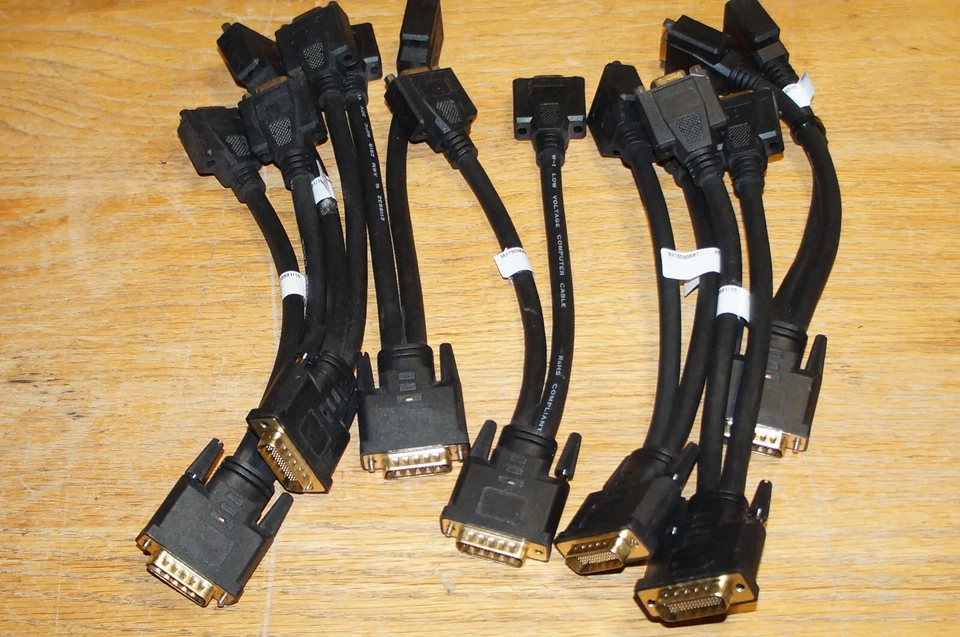 NEW - DMS-59 Pin Male to Dual VGA Female Y Splitter Video Card Adapter Cable - Image 2 of 4