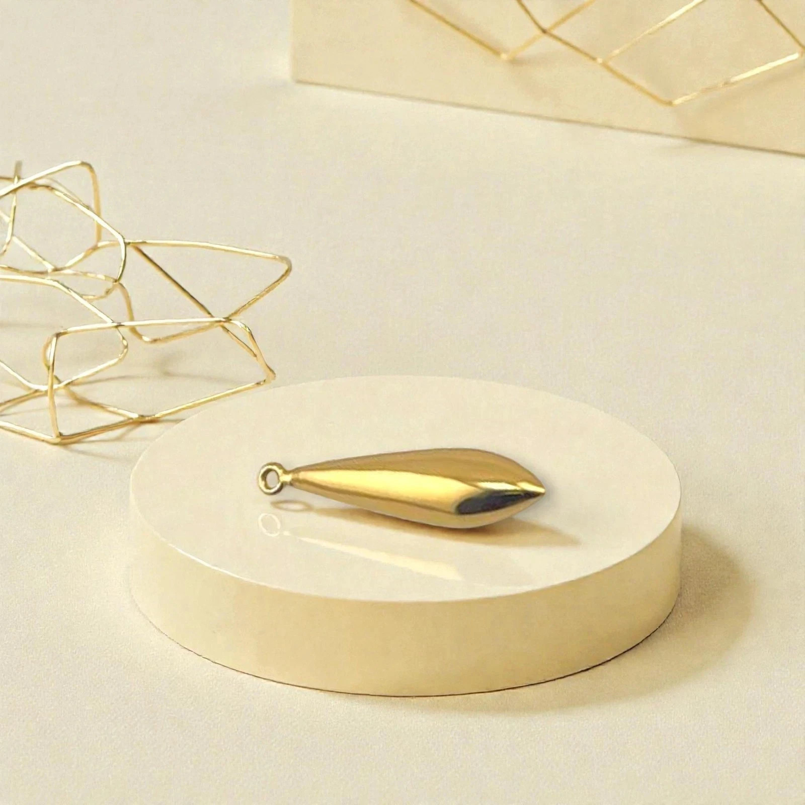 Золотая каплевидная серьга из нержавеющей стали с позолотой 18 Карат длина 30 мм Ширина 5 мм 1890₽