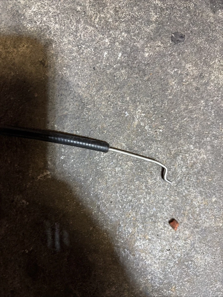 Acelerador de bloqueo para cortadoras de césped Wheelhorse Foto 3 de 4