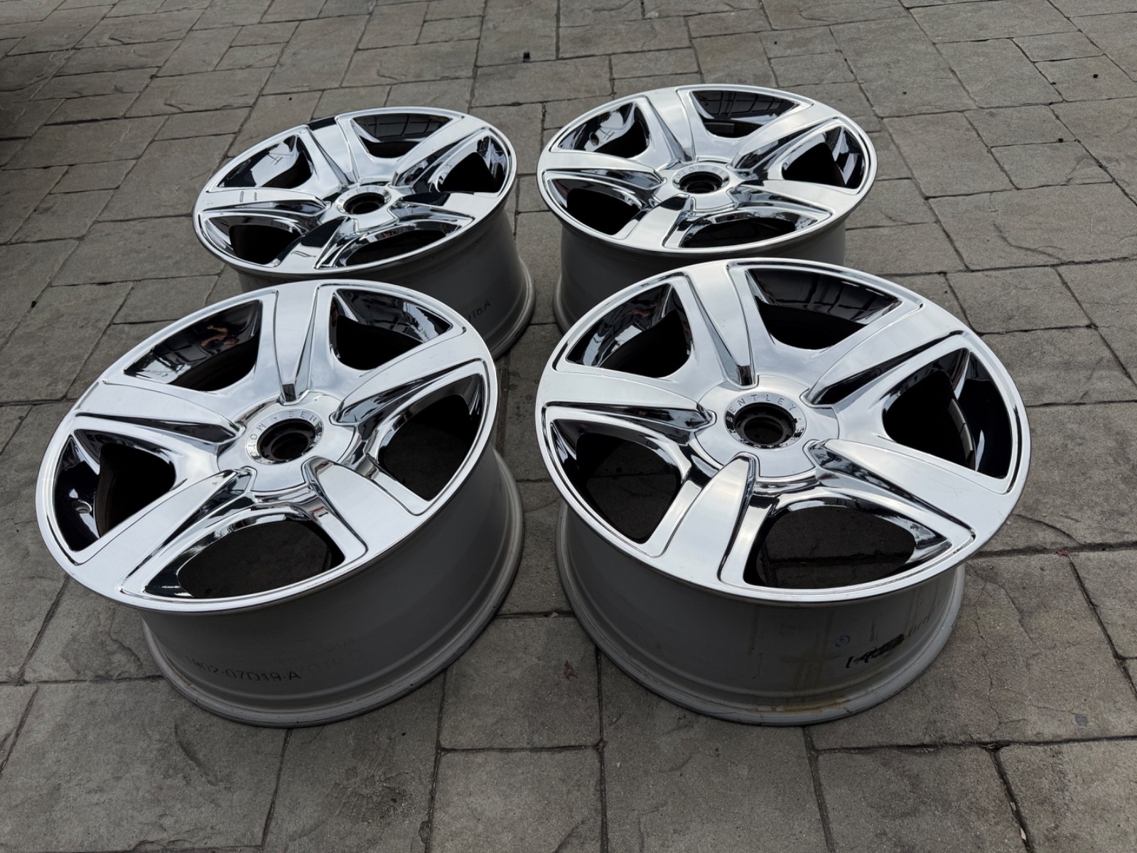 Set of 4 Original Factory Chrome 19" Bentley Continental Wheels (3W0601025AL)