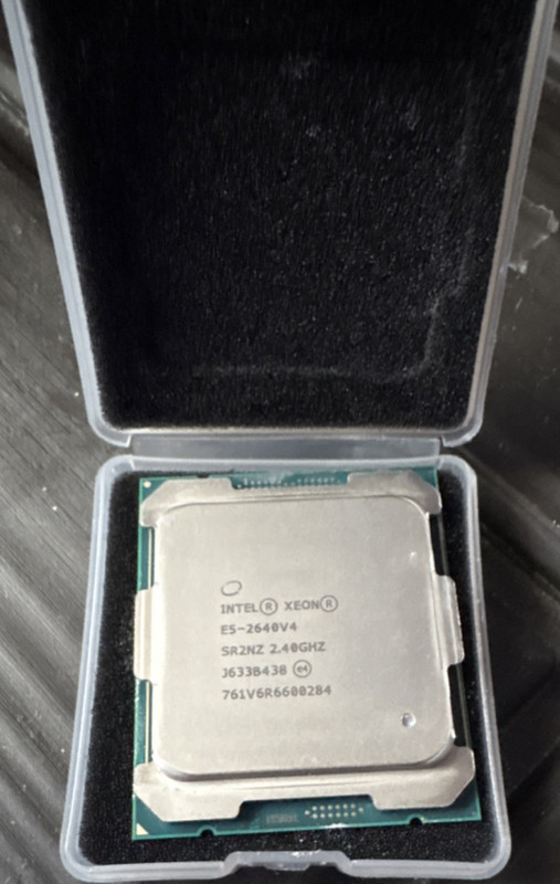 Intel Xeon E5-2640 v4 10-Core 2.40GHz 25MB L3 LGA2011-3 SR2NZ