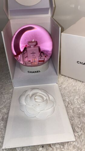 Bnib Chanel CC Logo No.5 Perfume Holiday Waterglobe Pink Snow Shopping Camellia - Picture 1 of 7