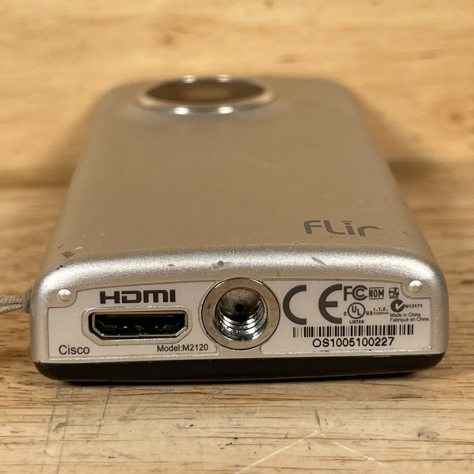 Flip Video MinoHD M2120 Pocket Camcorder Silver 2" LCD High Definition For Parts - Image 3 of 4