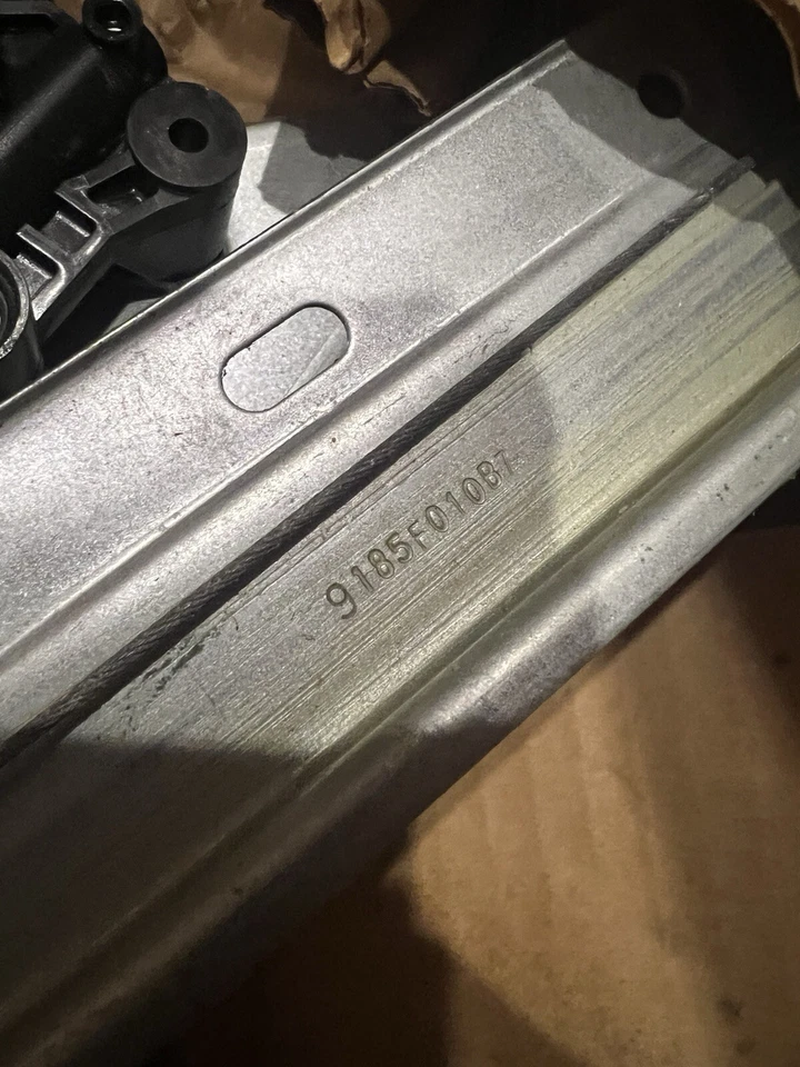 Nuevo regulador de ventana de puerta delantera izquierda Chevrolet 06-11 HHR 22714332 GM OEM Foto 3 de 4