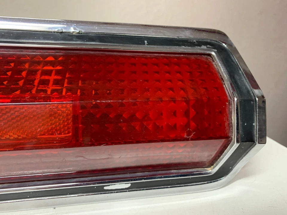 Chrysler Newport 1968 conjunto de luz trasera derecha OEM 68 Foto 2 de 4