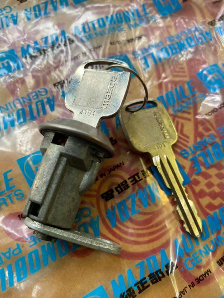MAZDA 323 1300 GL Glx Wagon DOOR LOCK Cylinder Key Genuine Part