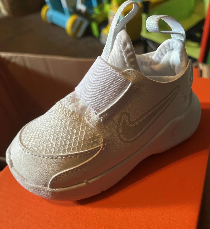 Nike, Flex Runner 3 Infantil Niño’s Tenis Talla 5C FN1478 100 Foto 3 de 4