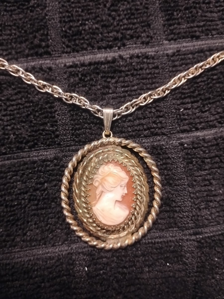 Vintage 12k Gold Filled 2.7cm Shell Cameo Pendant  2.5 By 2' &Necklace 20"