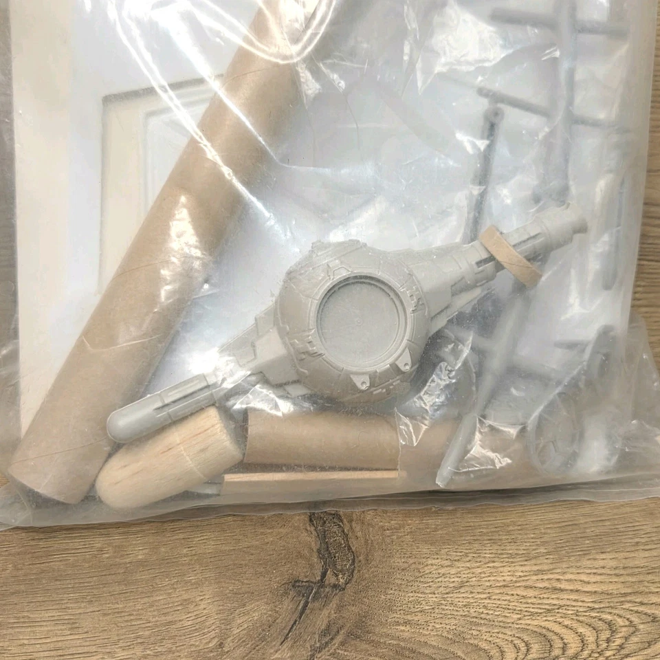 1977 Estes Imperial TIE Fighter Skill Level 3 Flying Model Rocket Kit Star Wars - Image 4 of 4