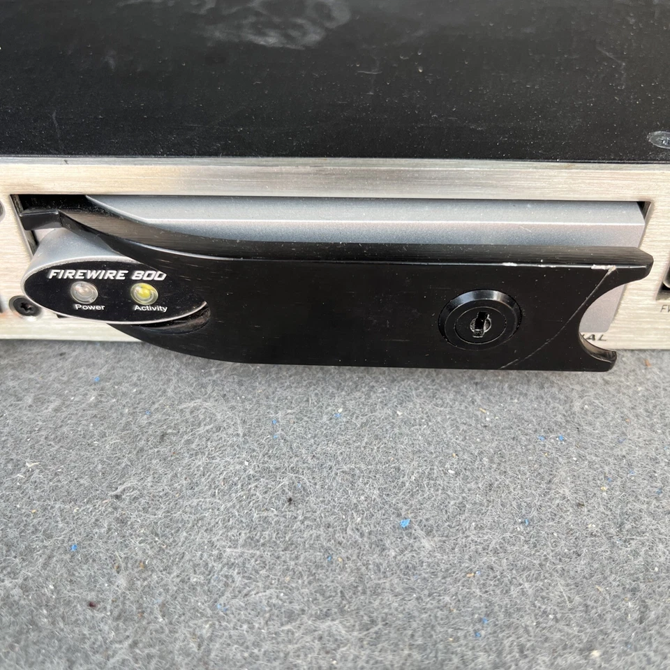 Glyph GT-103-03 Firewire 3 Bay Hard Drive Unit w/3 Drives No Keys - Image 4 of 4