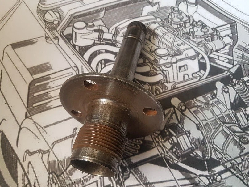 Lotus ELAN 26R Rear Knock off hub LH Thread  Genuine factory parts - Image 2 of 4