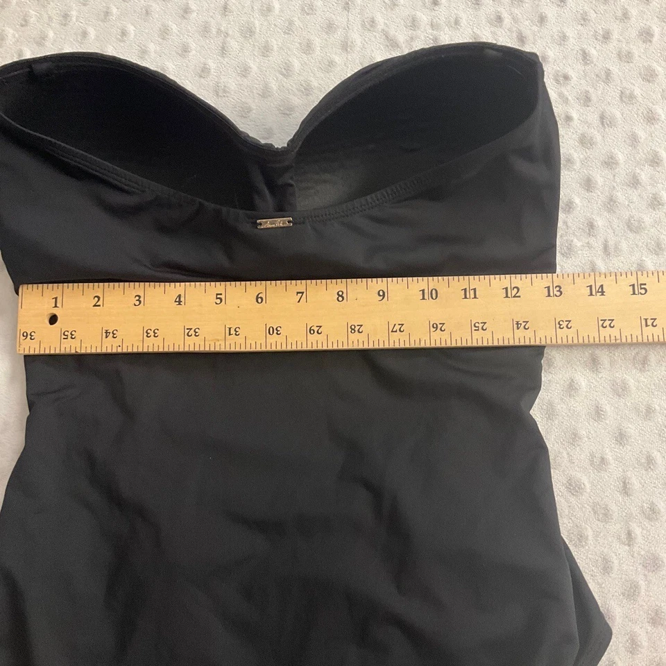 Traje de baño grande Anne Cole negro sin tirantes con detalles fruncidos tostado cruzado de una pieza Foto 3 de 4