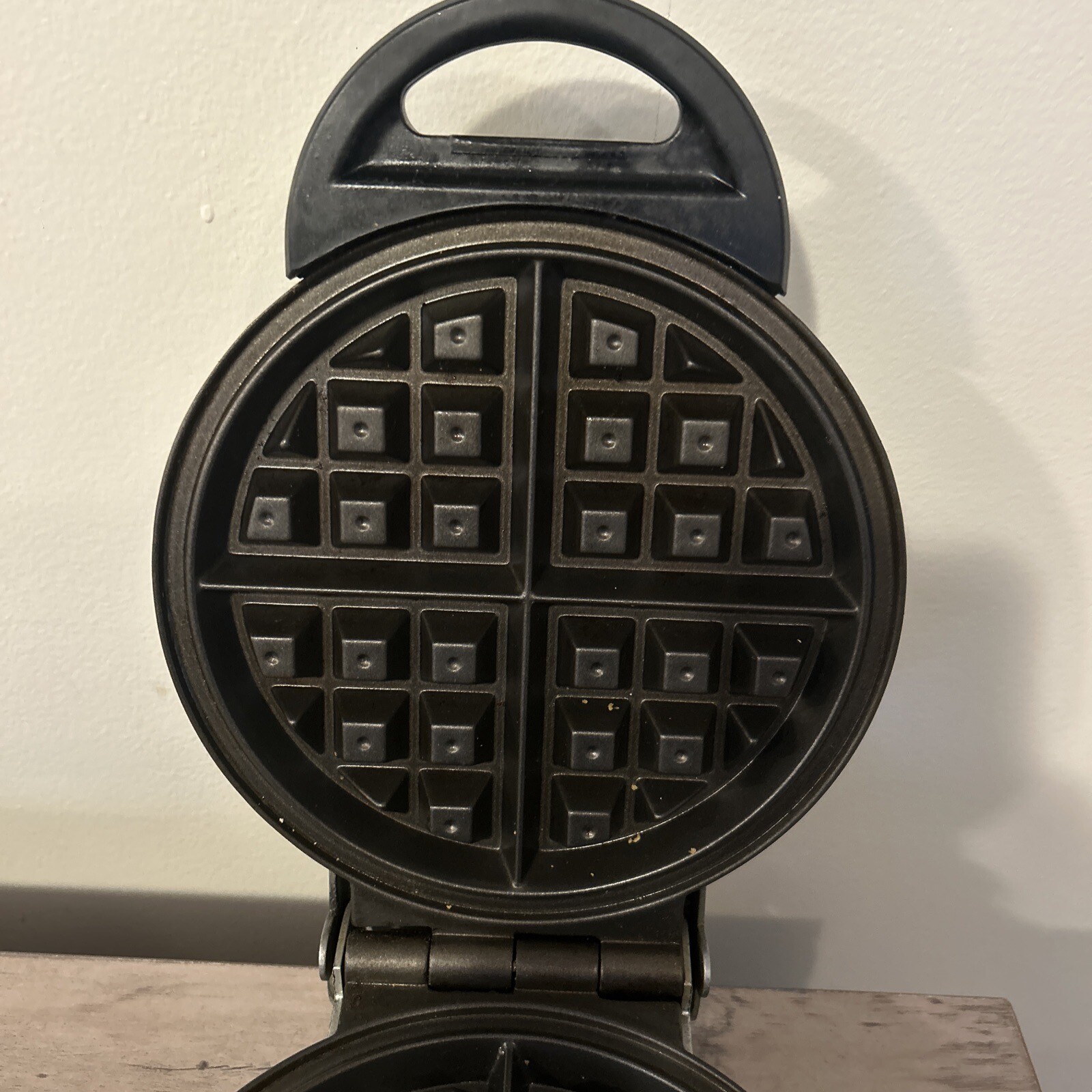 VILLAWARE UNO CLASSIC WAFFLER Round Waffle Iron Maker Model 2004 eBay