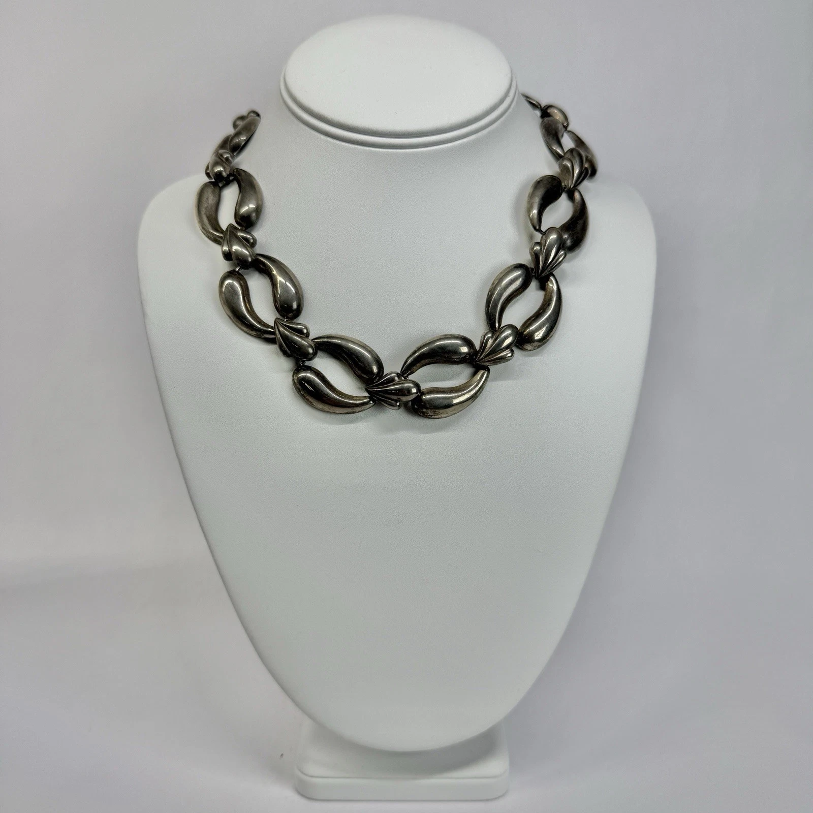 Elegant Chunky Oval Links Modernist Silver Tone Vintage Necklace Jewelry N540
