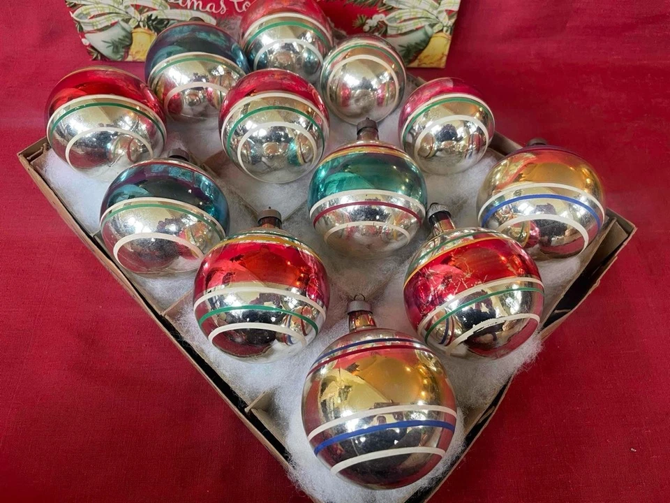 12 GREAT VINTAGE 1940s PREMIER CHRISTMAS ORNAMENTS IN ORIGINAL BOX : MADE IN USA - Image 3 of 4