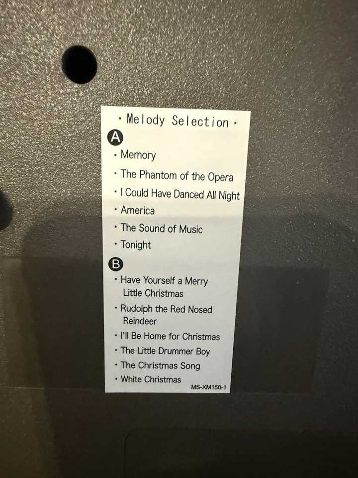 Reloj musical Seiko Melodías en movimiento QXM150BRH con canciones navideñas Foto 2 de 2