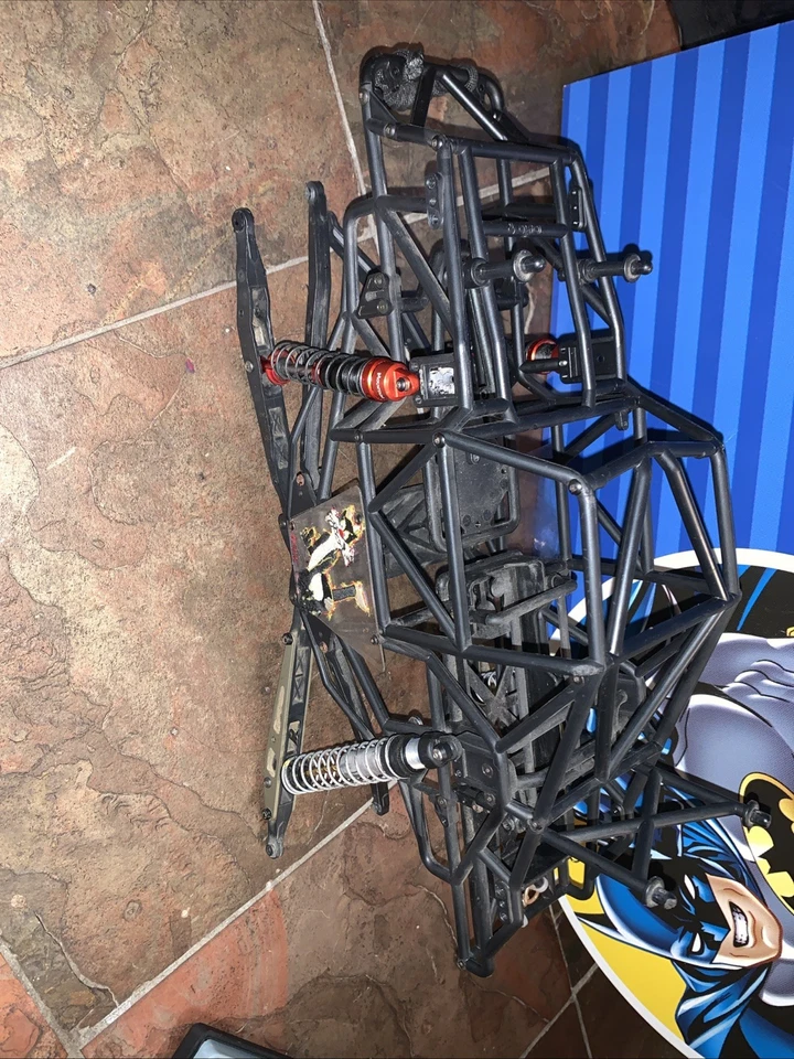 RARE AXIAL SMT10 1/10 SCALE MONSTER TRUCK  CHASSIS USED - Image 2 of 4