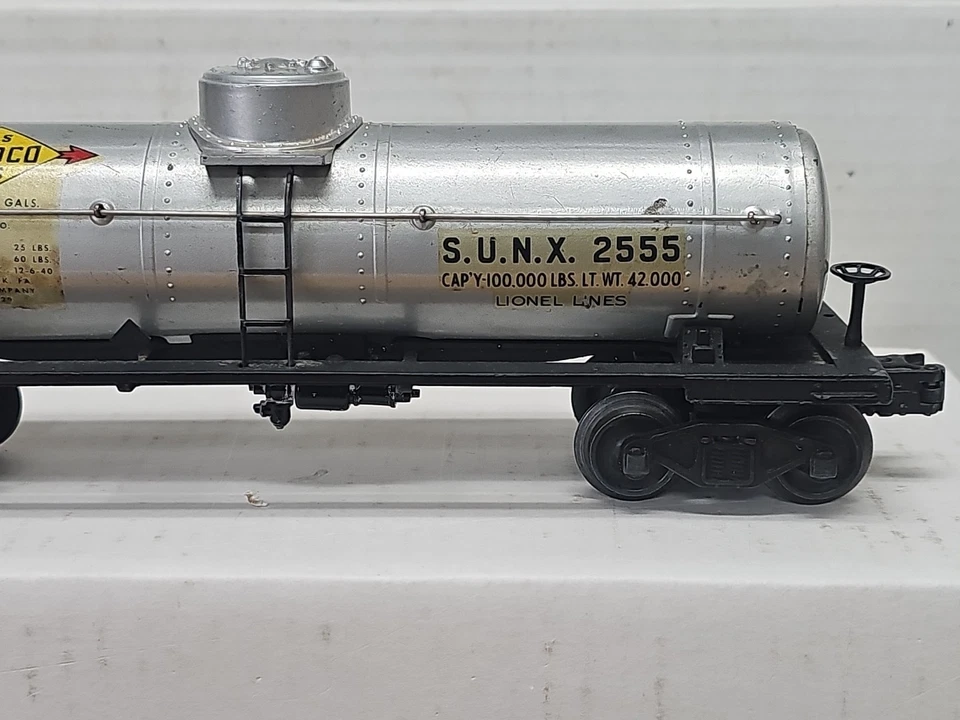 LIONEL POSTWAR O GAUGE 2555 SUNOCO SINGLE DOME TANK CAR ... - Image 4 of 4