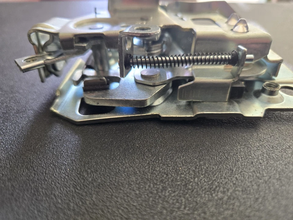 Conjunto de pestillo de puerta delantera derecha para Chevrolet C1500 C2500 940-103 1994-2000 Foto 3 de 4