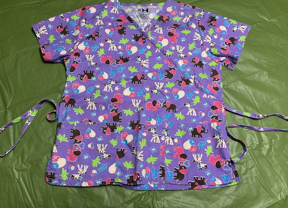 Blusa Médica Elefante/Cebra/Corazones Animales Medianos para Mujer Foto 2 de 4
