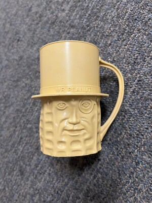 Vtg 1950s Mr. Peanut Plastic Mug Cup 4  w/ Handle Made in USA Tan Mustard Yellow