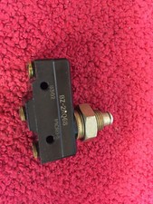 BZ-2RQ68 HONEYWELL MICROSWITCH Switches 15A 250 VAC SPDT Plunger Scr